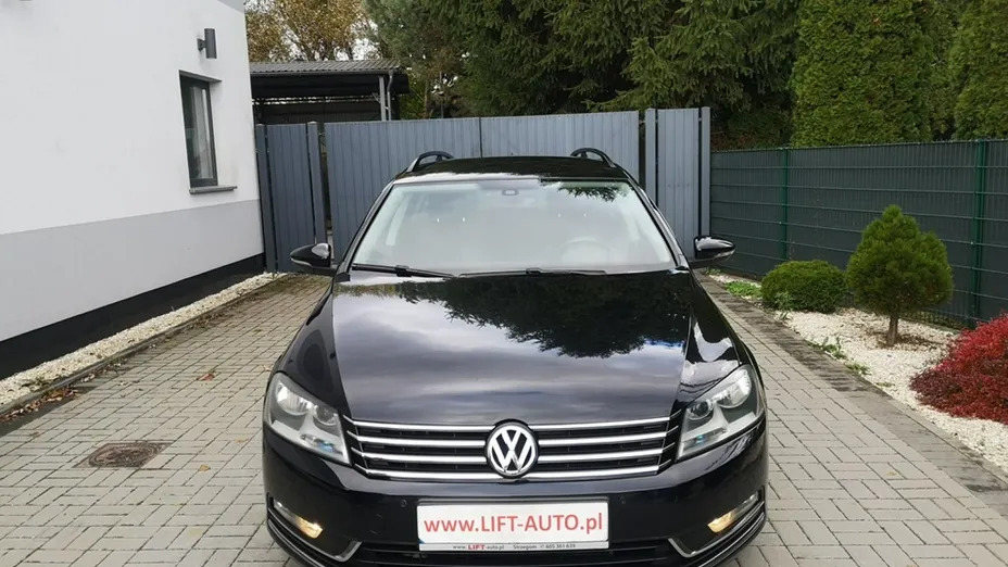 VOLKSWAGEN Passat -