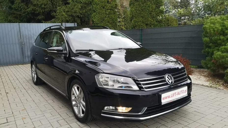 VOLKSWAGEN Passat -