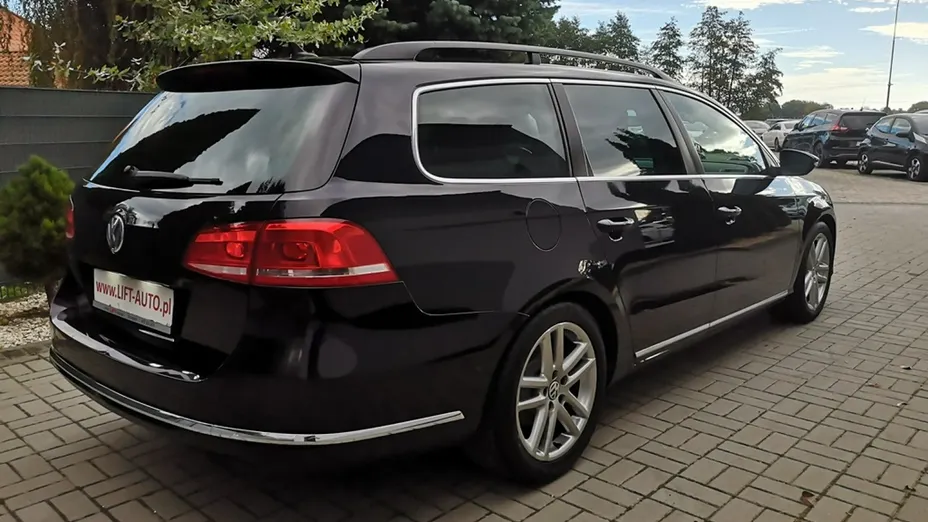 VOLKSWAGEN Passat -