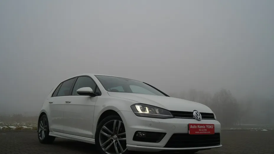 VOLKSWAGEN Golf -