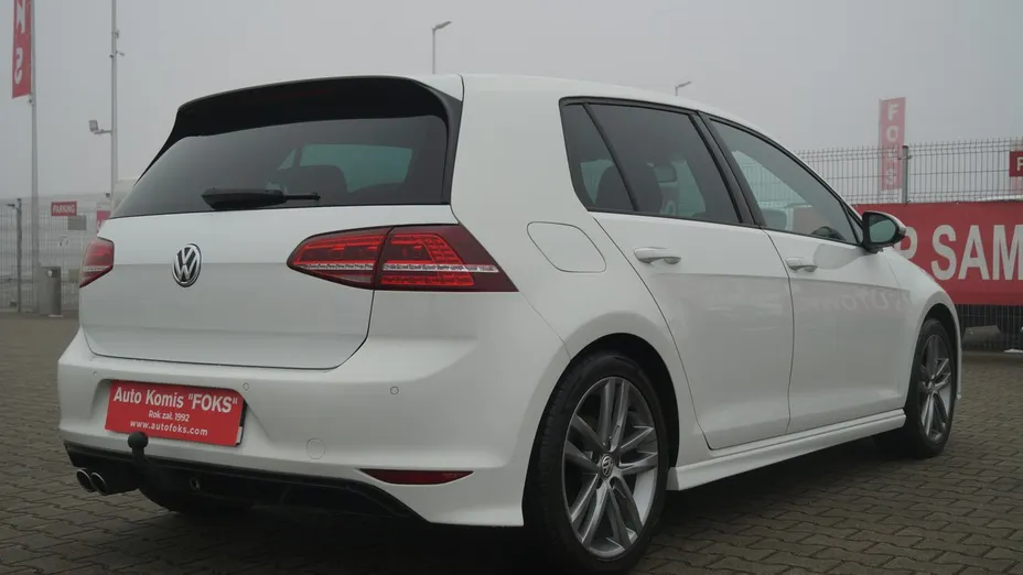 VOLKSWAGEN Golf -