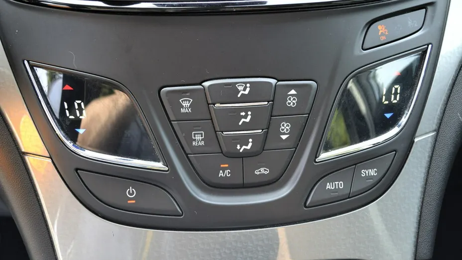 OPEL Insignia -