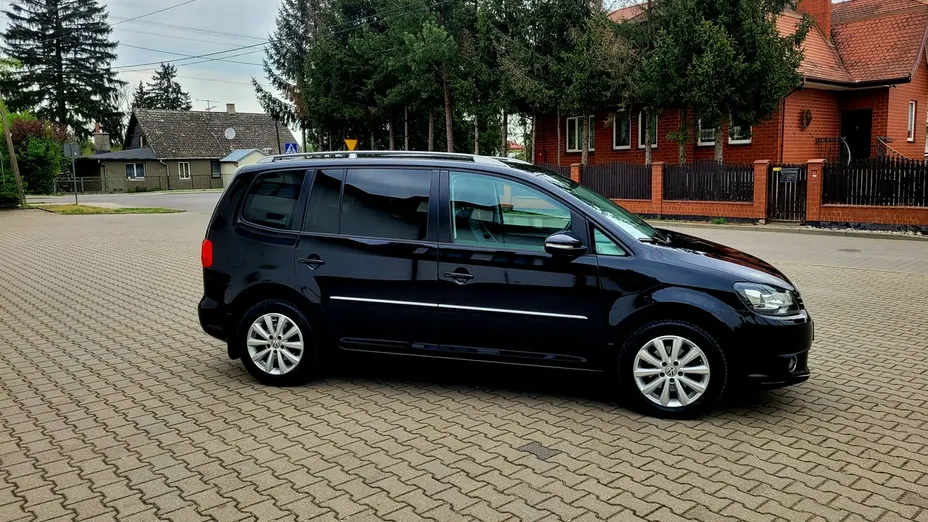 VOLKSWAGEN Touran -