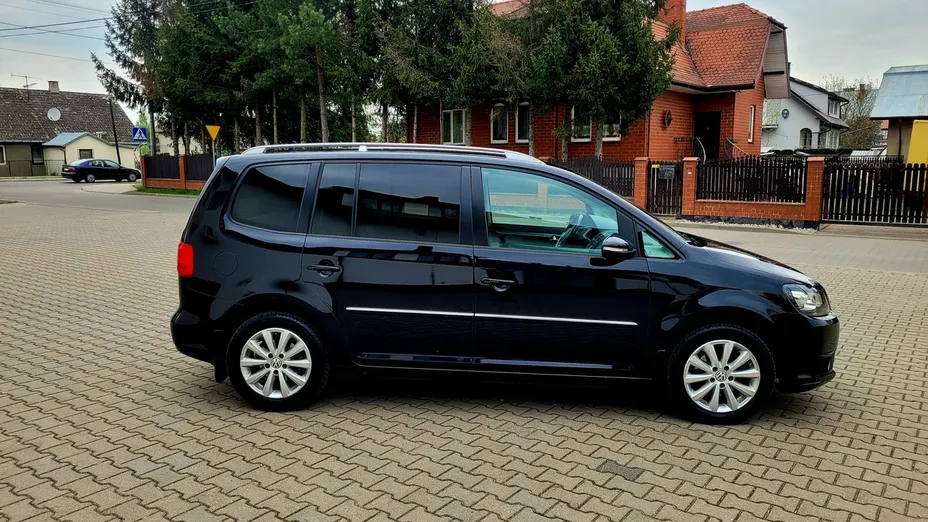 VOLKSWAGEN Touran -