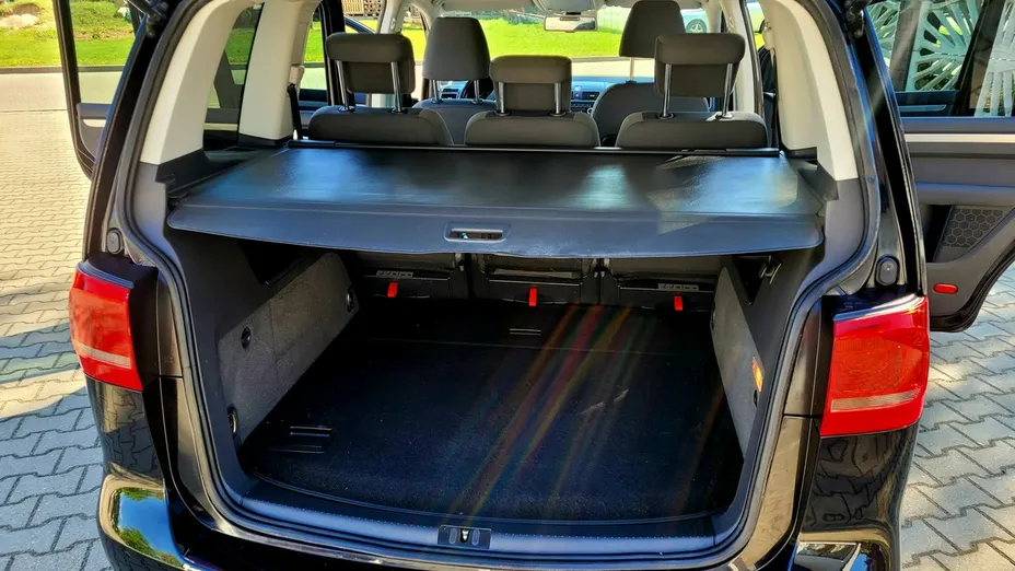VOLKSWAGEN Touran -
