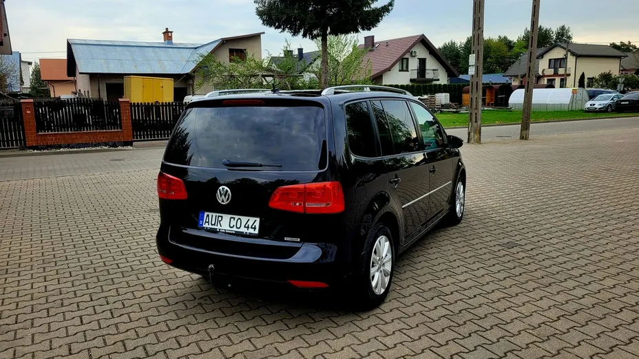 VOLKSWAGEN Touran -