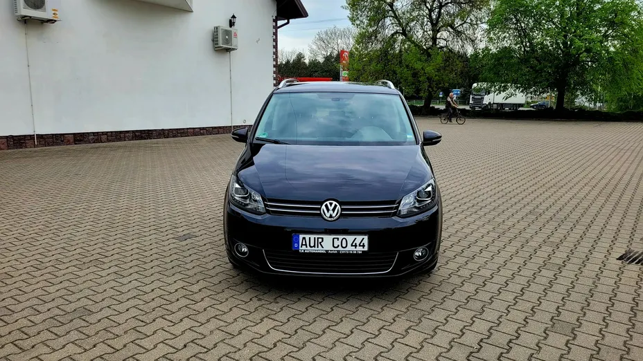 VOLKSWAGEN Touran -