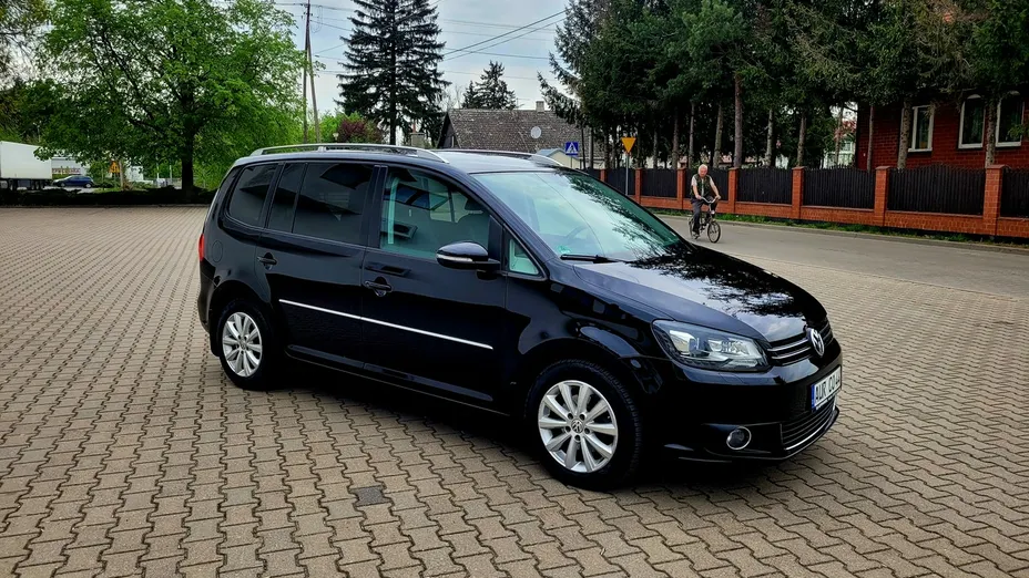 VOLKSWAGEN Touran -