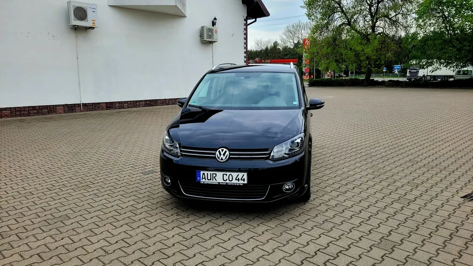 VOLKSWAGEN Touran -