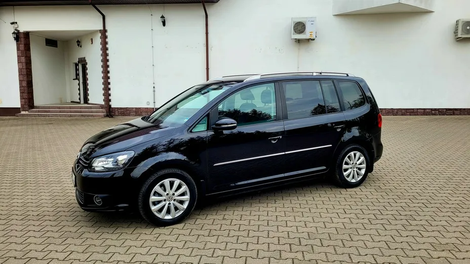 VOLKSWAGEN Touran -
