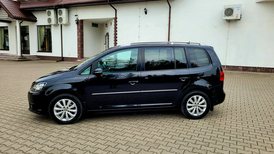 VOLKSWAGEN Touran -