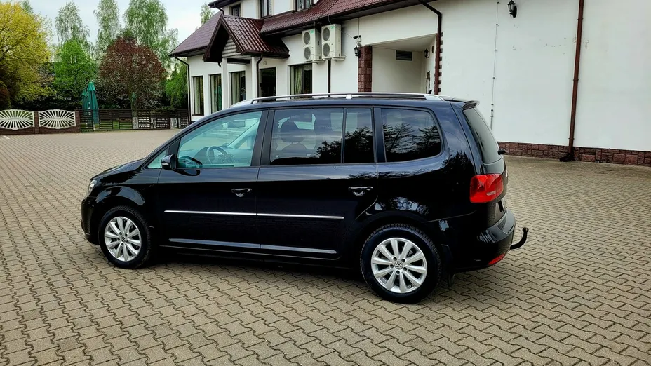 VOLKSWAGEN Touran -