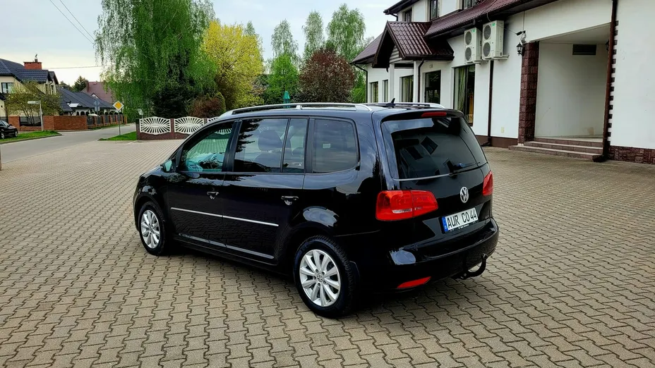 VOLKSWAGEN Touran -