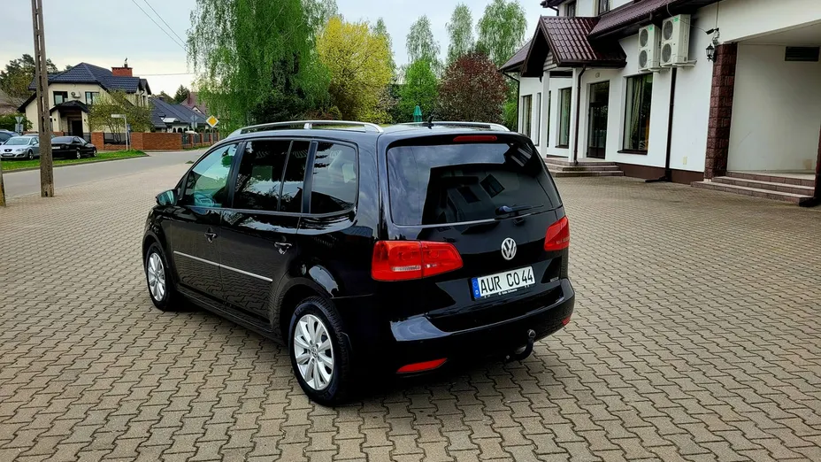 VOLKSWAGEN Touran -