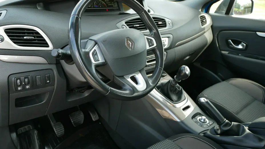 RENAULT Scenic -