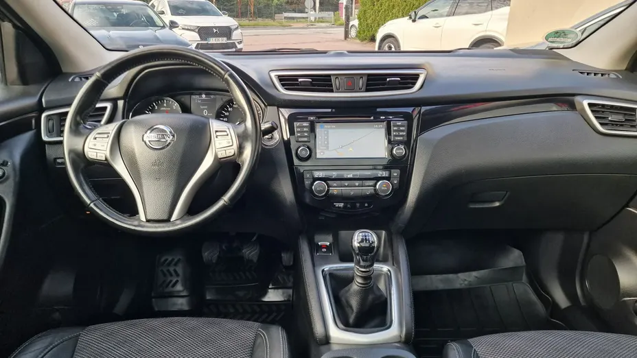 NISSAN Qashqai -