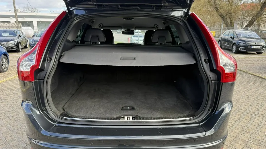 VOLVO XC60 -