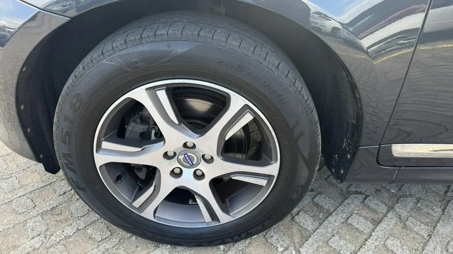 VOLVO XC60 -