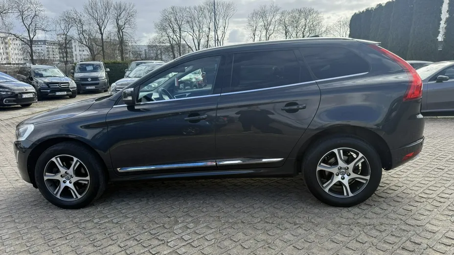 VOLVO XC60 -