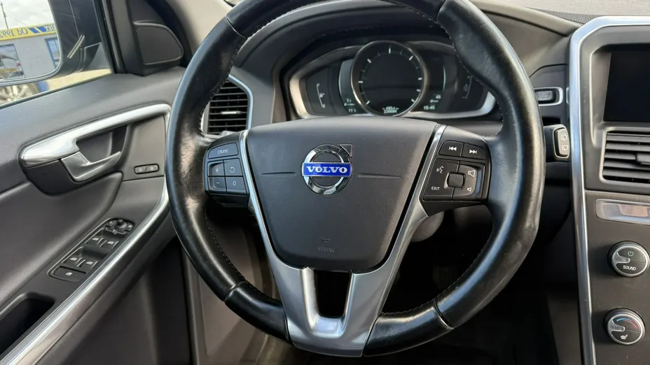 VOLVO XC60 -