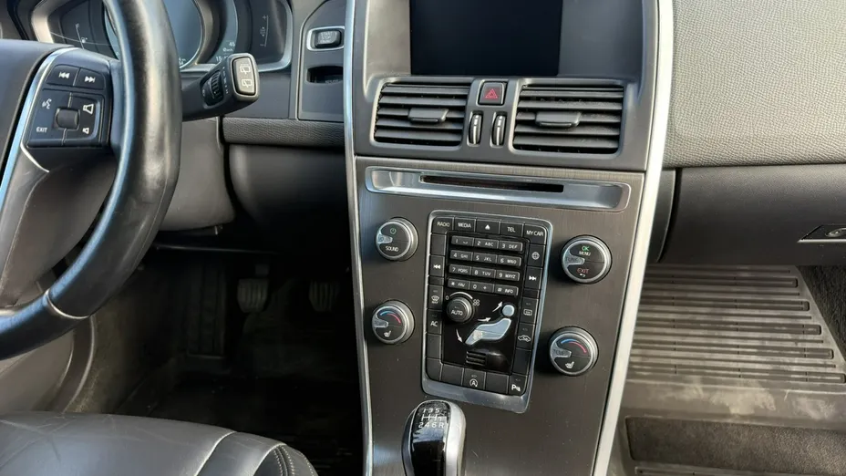 VOLVO XC60 -