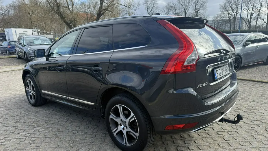 VOLVO XC60 -