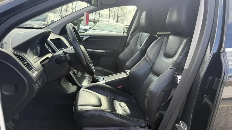 VOLVO XC60 -