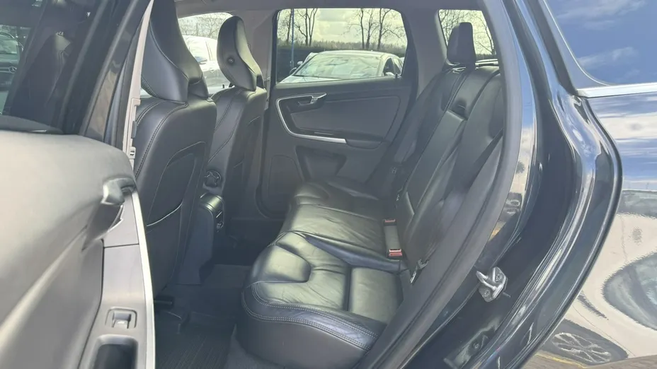 VOLVO XC60 -