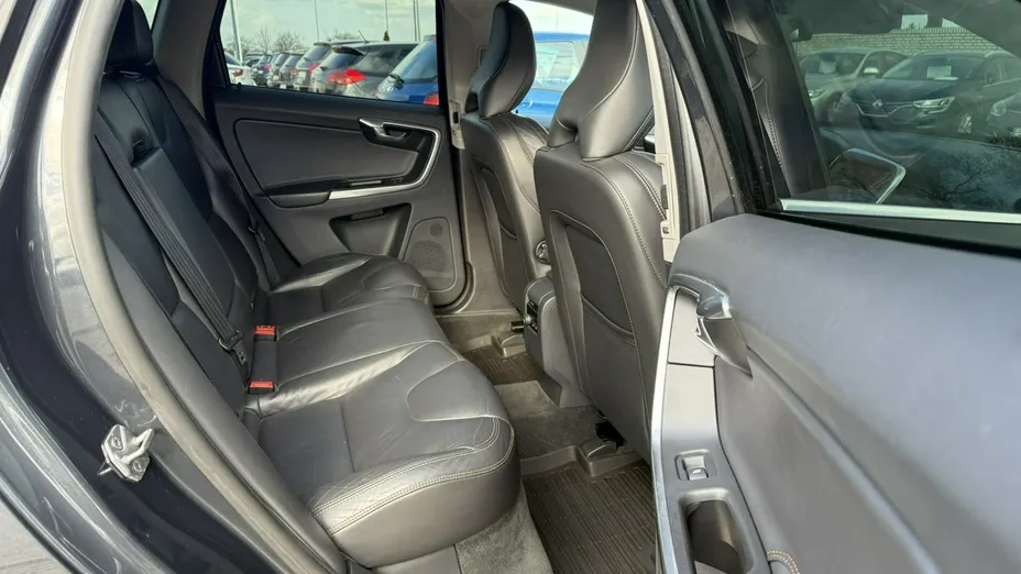VOLVO XC60 -