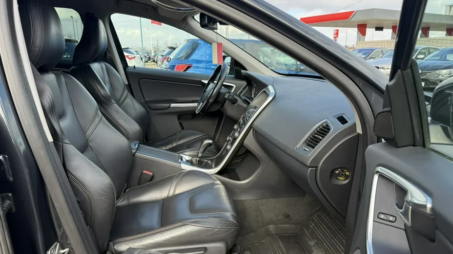 VOLVO XC60 -