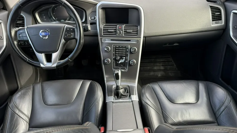 VOLVO XC60 -