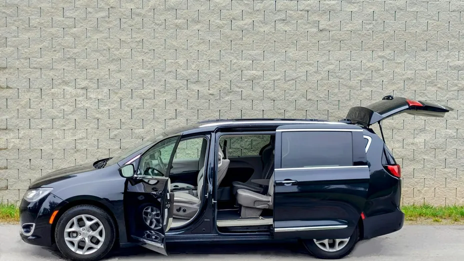 CHRYSLER Pacifica -