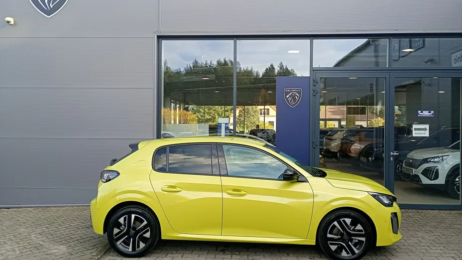 PEUGEOT 208 -