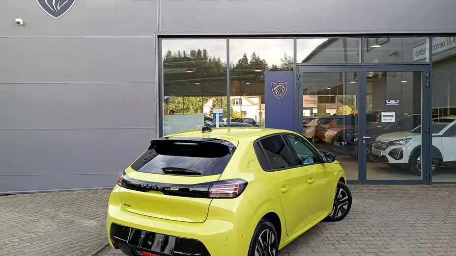 PEUGEOT 208 -