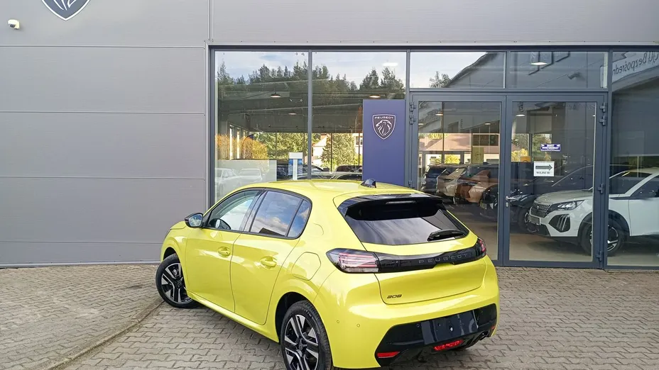 PEUGEOT 208 -