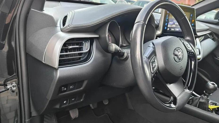TOYOTA C-HR -