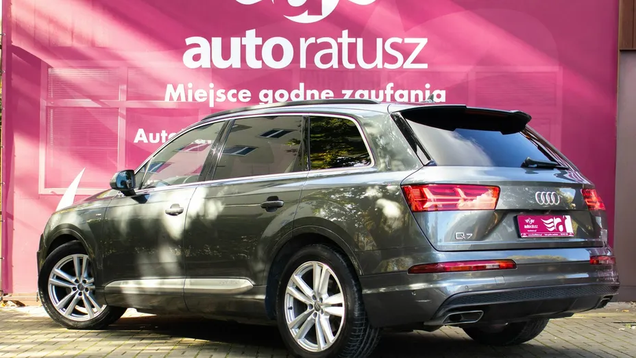 AUDI Q7 -