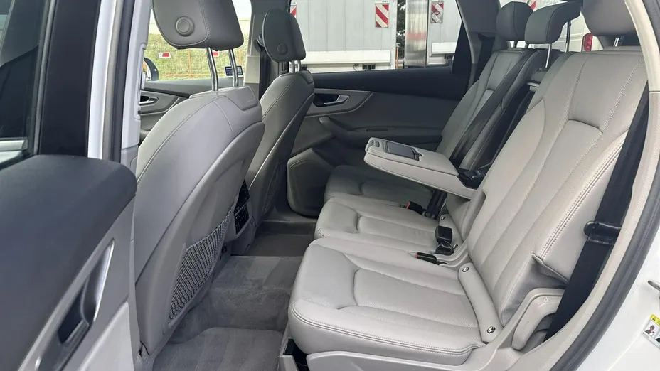 AUDI Q7 -