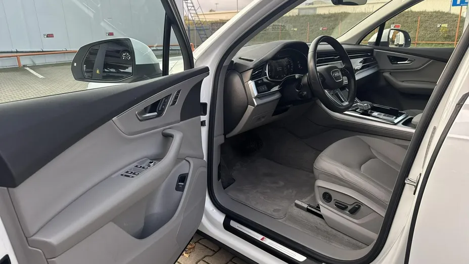 AUDI Q7 -