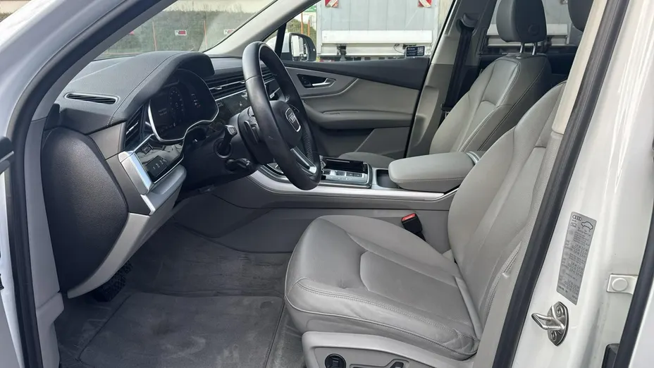 AUDI Q7 -