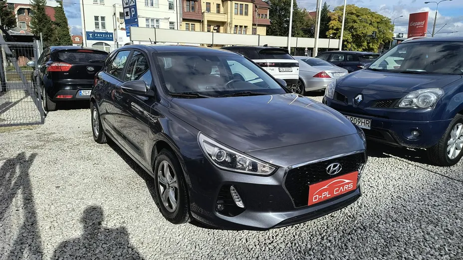 HYUNDAI i30 -