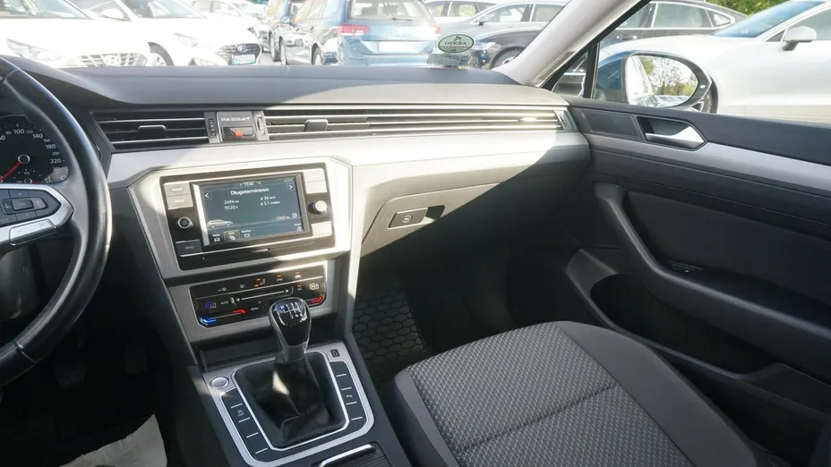 VOLKSWAGEN Passat -
