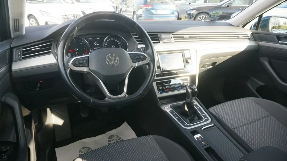 VOLKSWAGEN Passat -