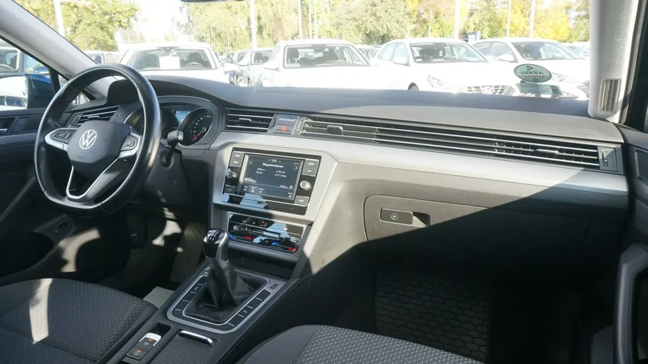VOLKSWAGEN Passat -