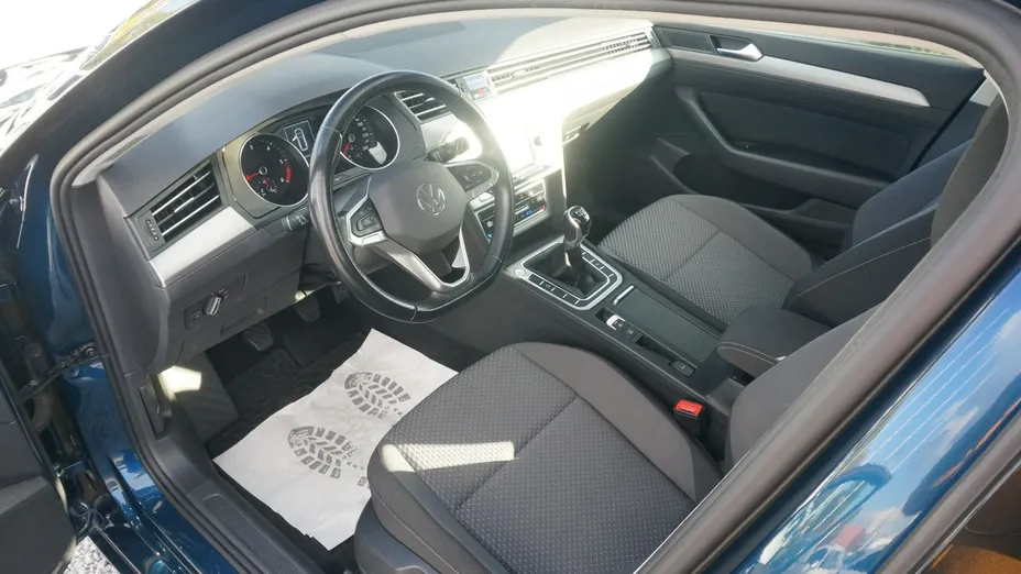 VOLKSWAGEN Passat -