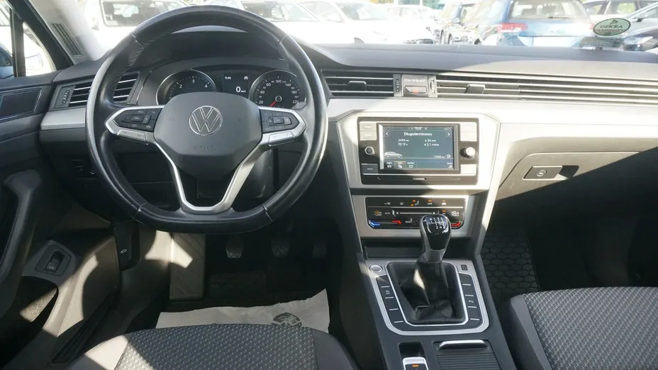 VOLKSWAGEN Passat -