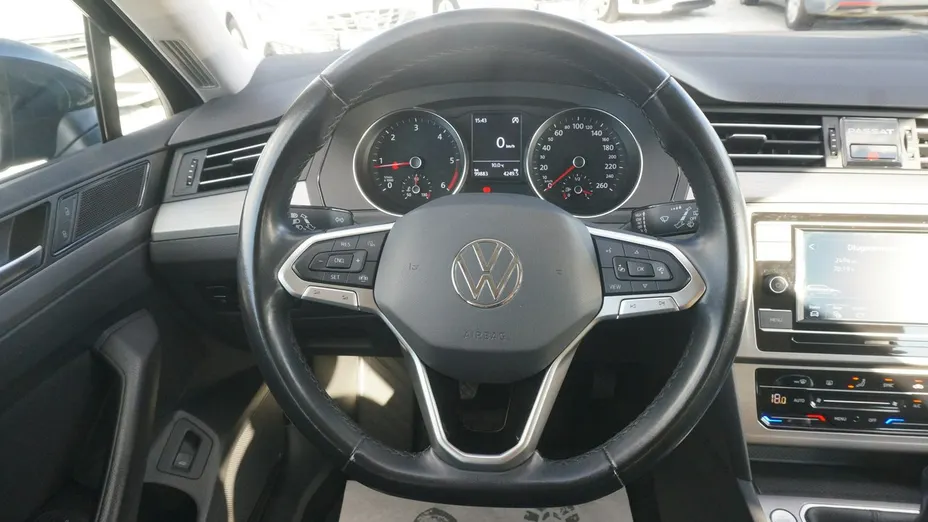 VOLKSWAGEN Passat -