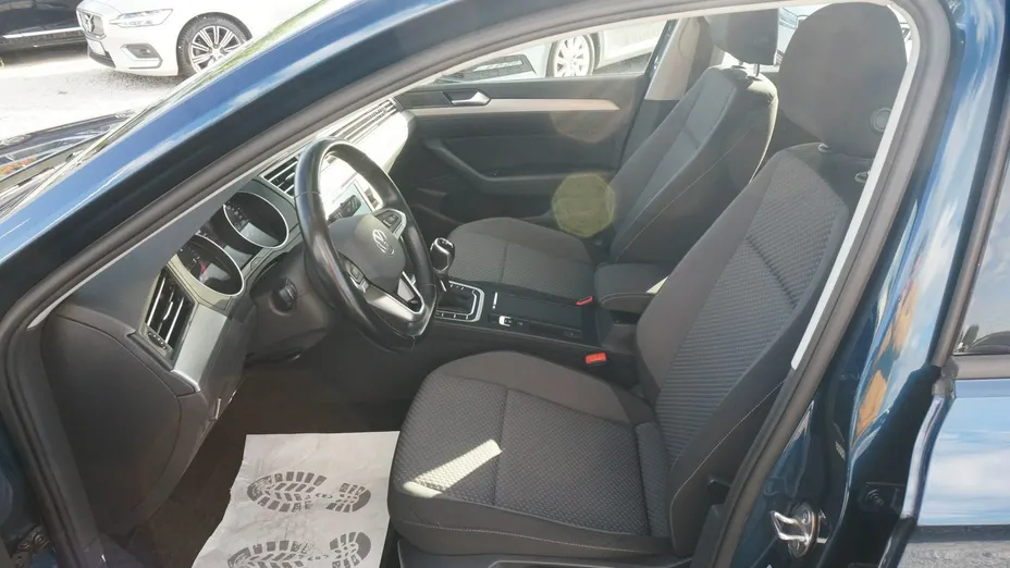 VOLKSWAGEN Passat -