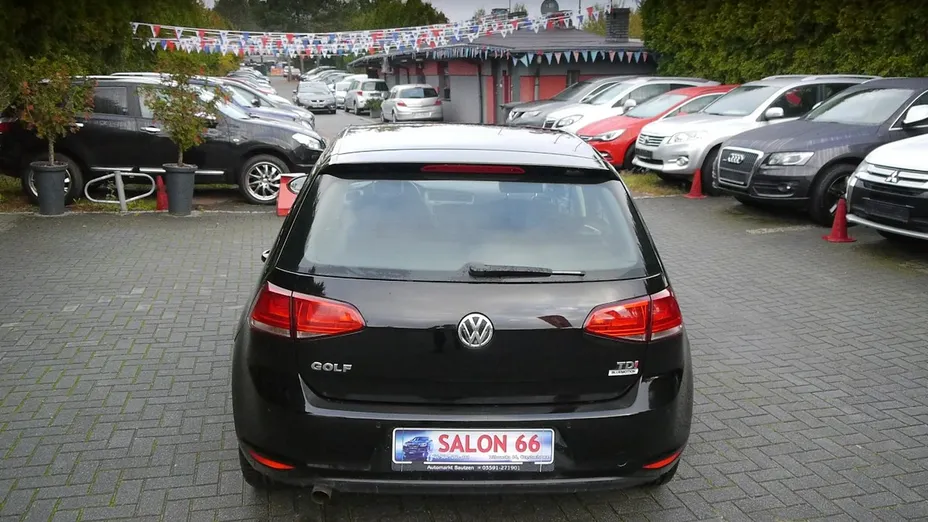 VOLKSWAGEN Golf -