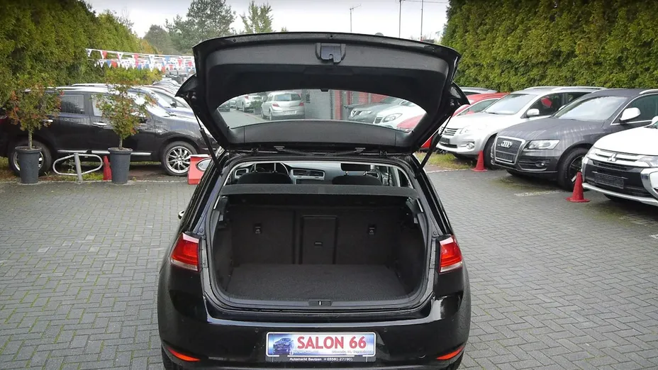 VOLKSWAGEN Golf -